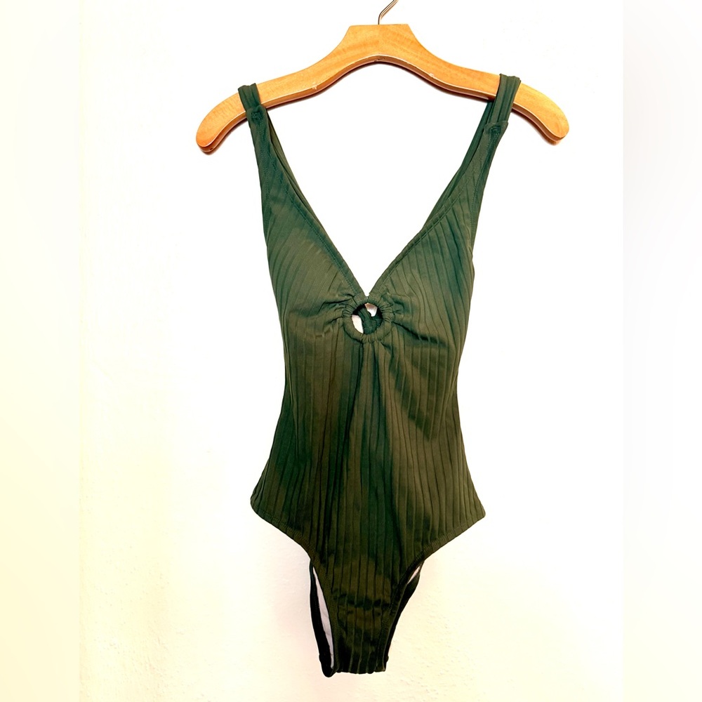 NWT Kona Sol Green Wide Ribbed Center Ring Medium Coverage Swimsuit Size XS